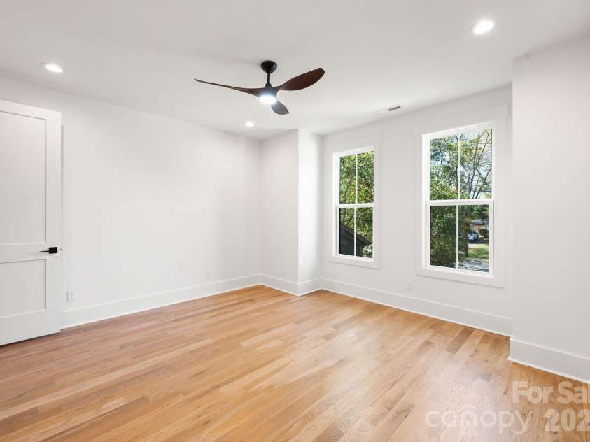 621 Poindexter Drive, Charlotte, NC 28209.  MLS# CAR4356218, YatesRealty ID 14051. 