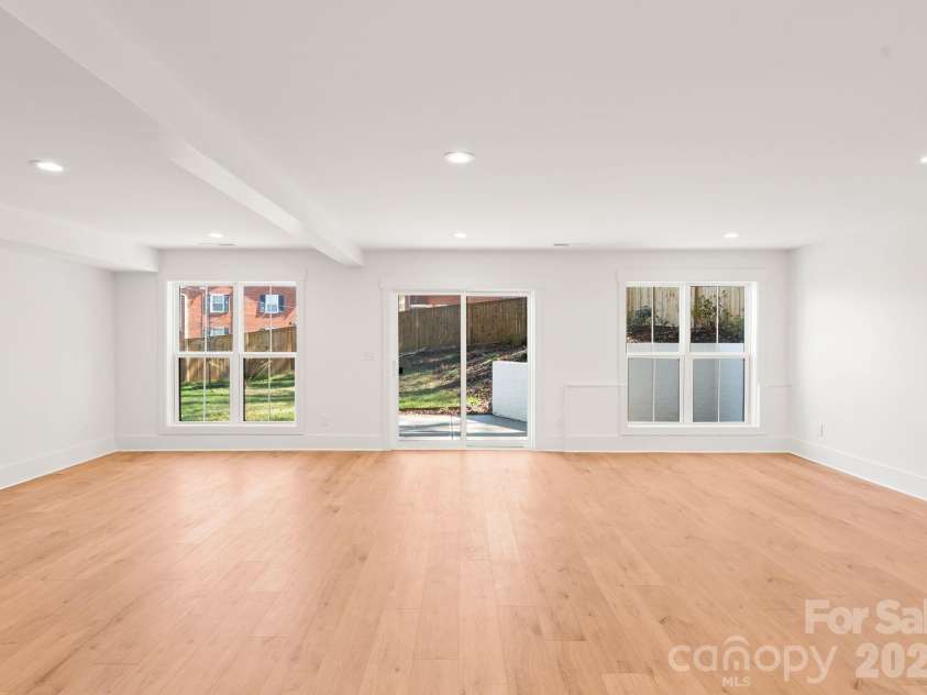 621 Poindexter Drive, Charlotte, NC 28209.  MLS# CAR4356218, YatesRealty ID 14051. 