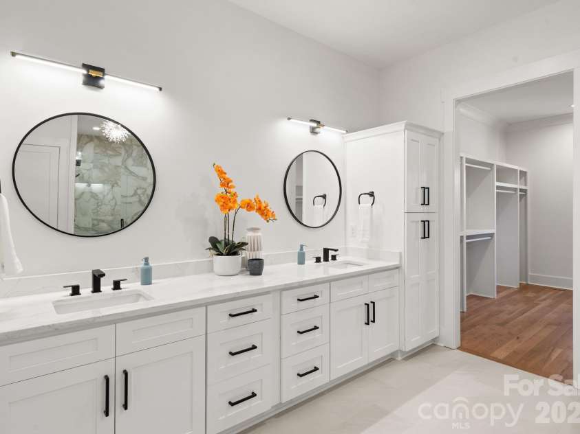 621 Poindexter Drive, Charlotte, NC 28209.  MLS# CAR4356218, YatesRealty ID 14051. 