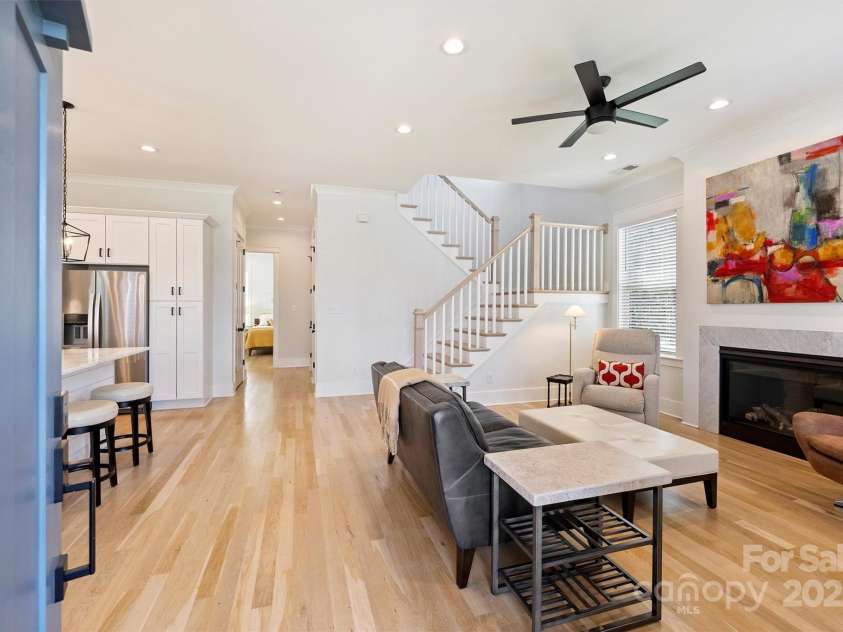 106 Orange Street, Charlotte, NC 28205.  MLS# CAR4228507, YatesRealty ID 14052. 