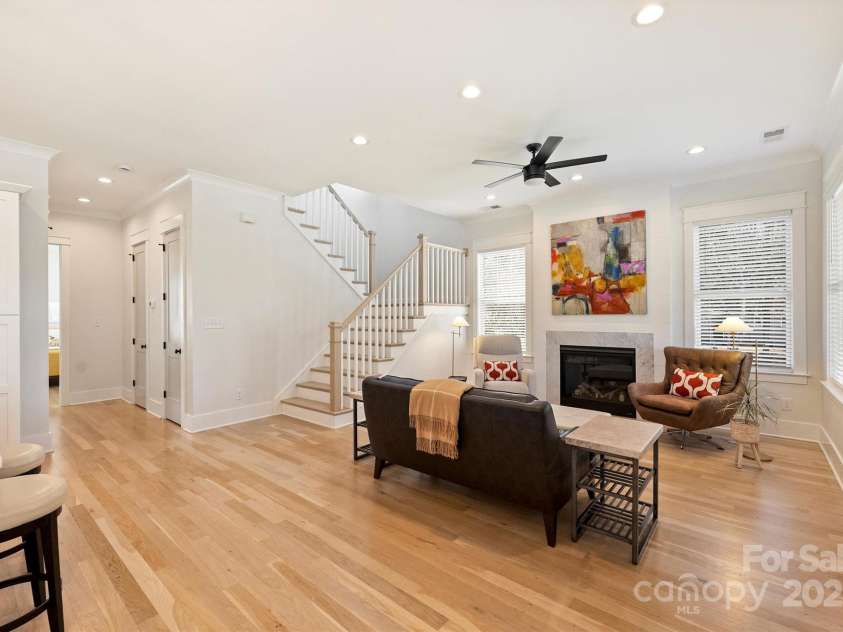 106 Orange Street, Charlotte, NC 28205.  MLS# CAR4228507, YatesRealty ID 14052. 