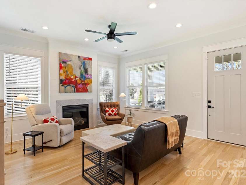 106 Orange Street, Charlotte, NC 28205.  MLS# CAR4228507, YatesRealty ID 14052. 