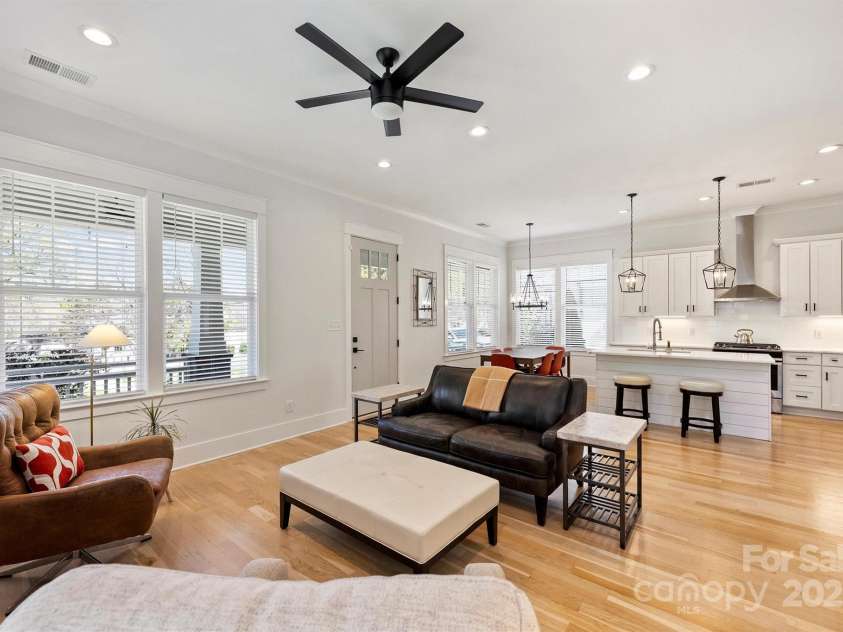 106 Orange Street, Charlotte, NC 28205.  MLS# CAR4228507, YatesRealty ID 14052. 