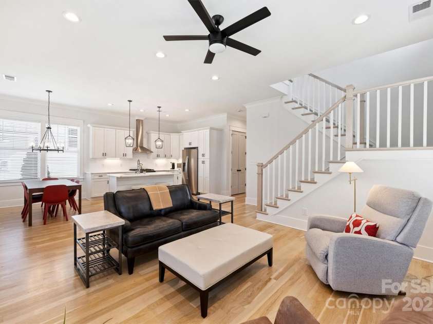106 Orange Street, Charlotte, NC 28205.  MLS# CAR4228507, YatesRealty ID 14052. 