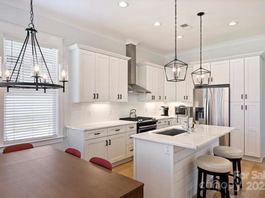 106 Orange Street, Charlotte, NC 28205.  MLS# CAR4228507, YatesRealty ID 14052. 