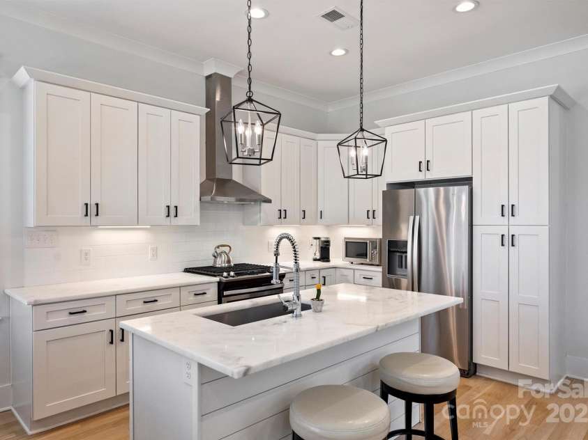 106 Orange Street, Charlotte, NC 28205.  MLS# CAR4228507, YatesRealty ID 14052. 