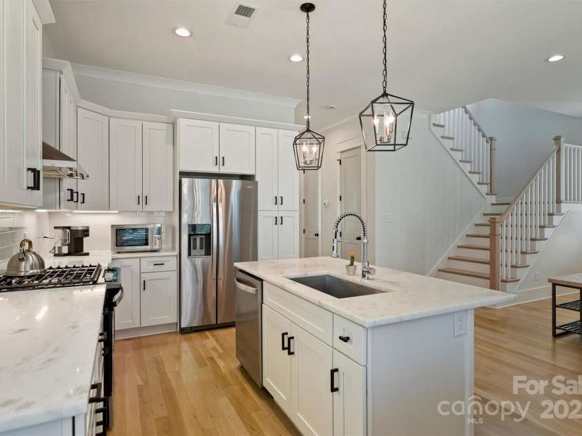 106 Orange Street, Charlotte, NC 28205.  MLS# CAR4228507, YatesRealty ID 14052. 