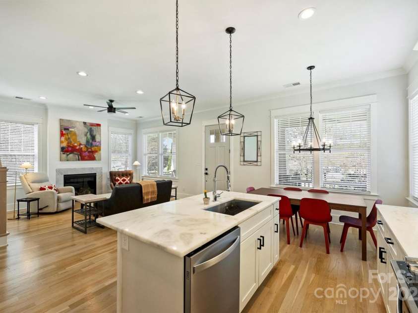 106 Orange Street, Charlotte, NC 28205.  MLS# CAR4228507, YatesRealty ID 14052. 