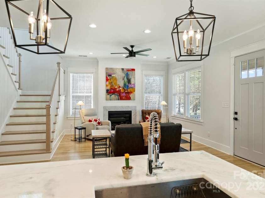 106 Orange Street, Charlotte, NC 28205.  MLS# CAR4228507, YatesRealty ID 14052. 