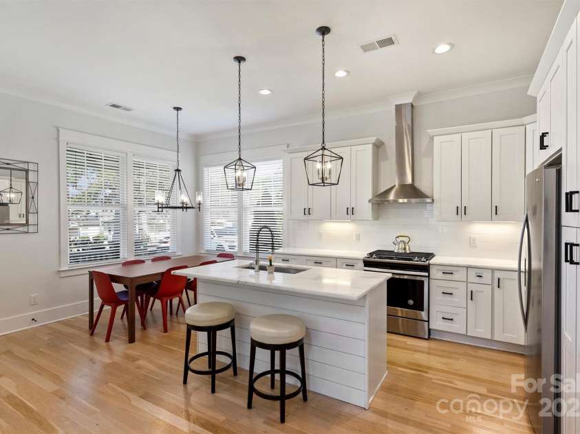 106 Orange Street, Charlotte, NC 28205.  MLS# CAR4228507, YatesRealty ID 14052. 
