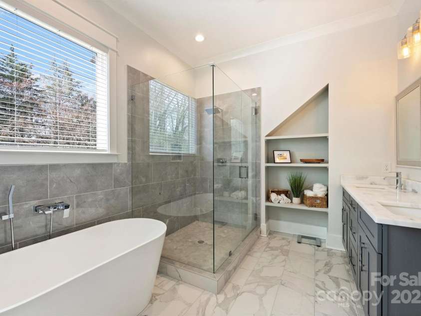 106 Orange Street, Charlotte, NC 28205.  MLS# CAR4228507, YatesRealty ID 14052. 