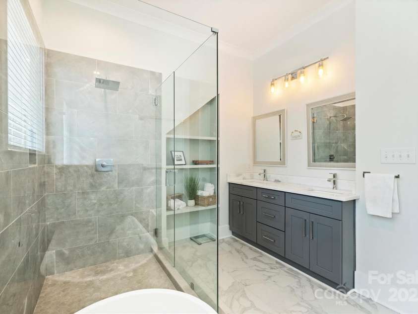 106 Orange Street, Charlotte, NC 28205.  MLS# CAR4228507, YatesRealty ID 14052. 