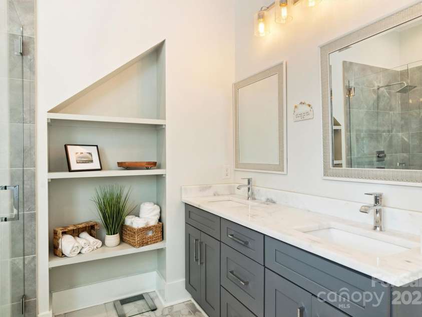 106 Orange Street, Charlotte, NC 28205.  MLS# CAR4228507, YatesRealty ID 14052. 
