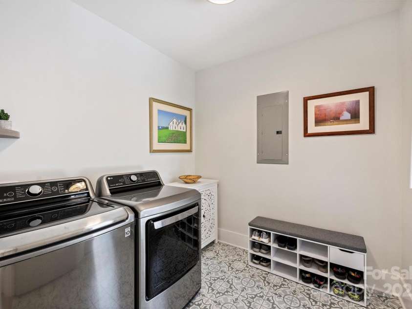 106 Orange Street, Charlotte, NC 28205.  MLS# CAR4228507, YatesRealty ID 14052. 