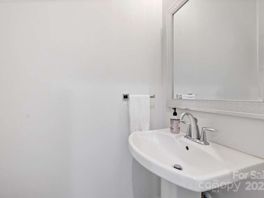106 Orange Street, Charlotte, NC 28205.  MLS# CAR4228507, YatesRealty ID 14052. 