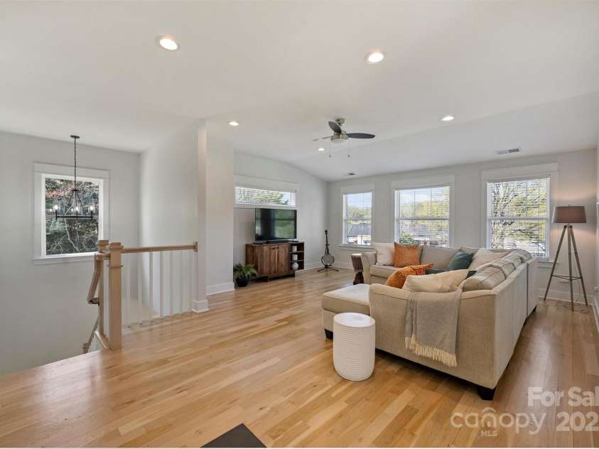 106 Orange Street, Charlotte, NC 28205.  MLS# CAR4228507, YatesRealty ID 14052. 