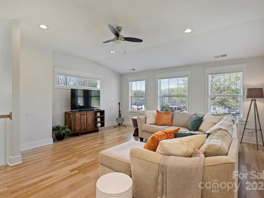 106 Orange Street, Charlotte, NC 28205.  MLS# CAR4228507, YatesRealty ID 14052. 