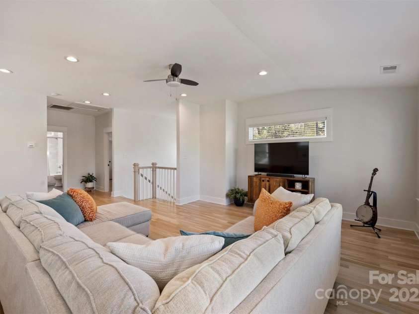 106 Orange Street, Charlotte, NC 28205.  MLS# CAR4228507, YatesRealty ID 14052. 