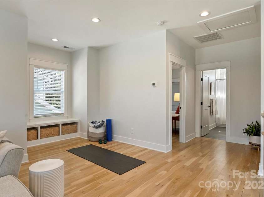106 Orange Street, Charlotte, NC 28205.  MLS# CAR4228507, YatesRealty ID 14052. 