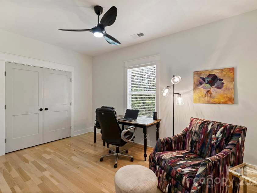 106 Orange Street, Charlotte, NC 28205.  MLS# CAR4228507, YatesRealty ID 14052. 