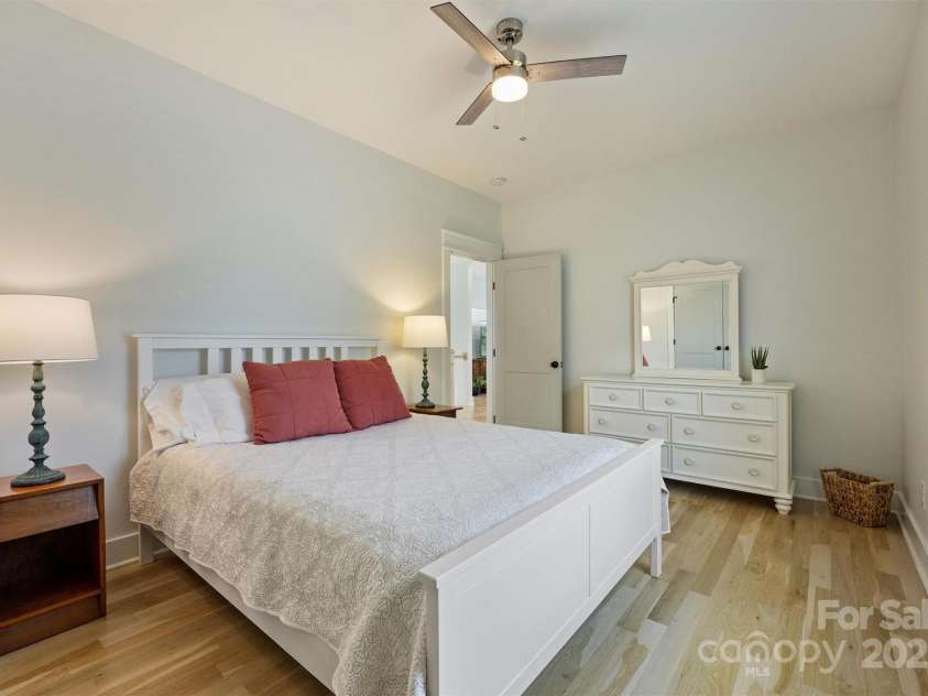 106 Orange Street, Charlotte, NC 28205.  MLS# CAR4228507, YatesRealty ID 14052. 