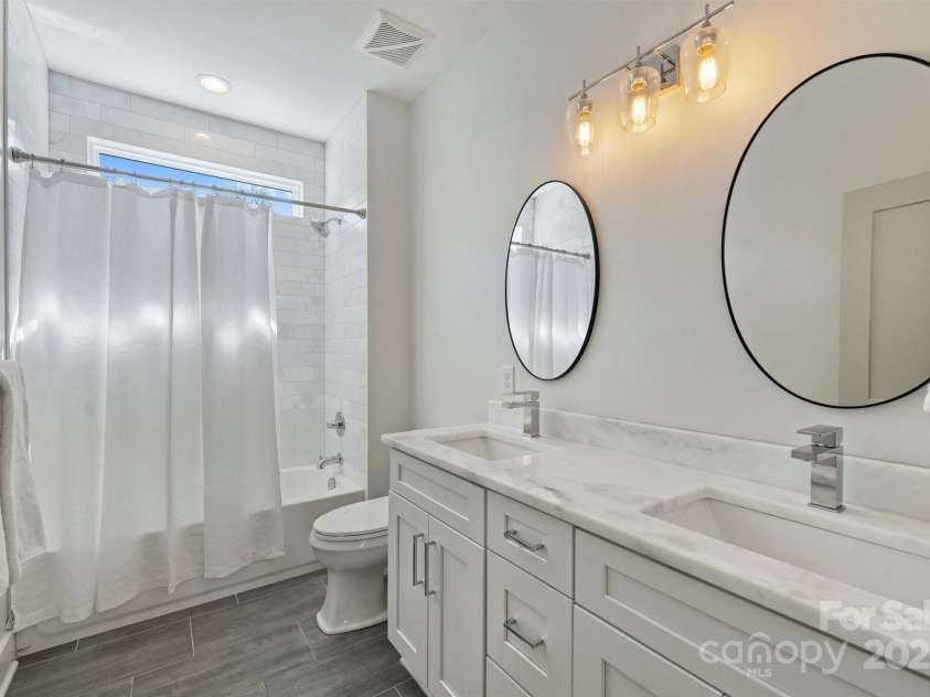 106 Orange Street, Charlotte, NC 28205.  MLS# CAR4228507, YatesRealty ID 14052. 