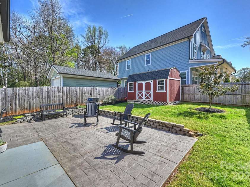 106 Orange Street, Charlotte, NC 28205.  MLS# CAR4228507, YatesRealty ID 14052. 