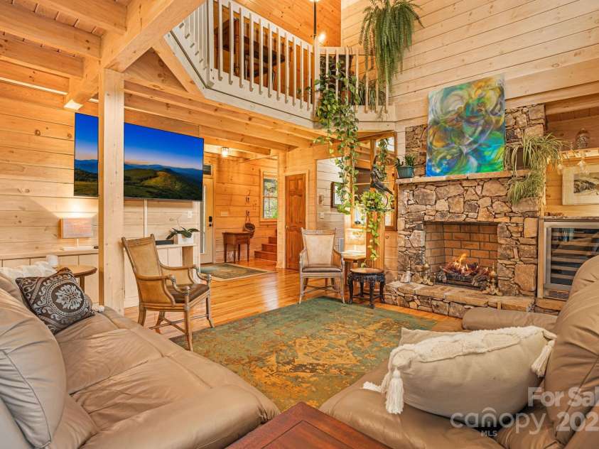 60 Laurel Lane, Mars Hill, NC 28754.  MLS# CAR4256396, YatesRealty ID 14054. 