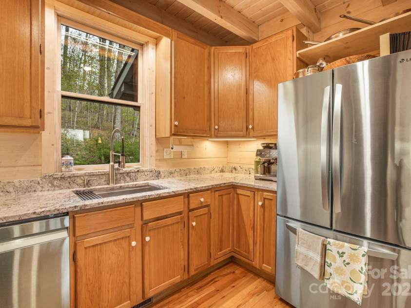 60 Laurel Lane, Mars Hill, NC 28754.  MLS# CAR4256396, YatesRealty ID 14054. Kitchen