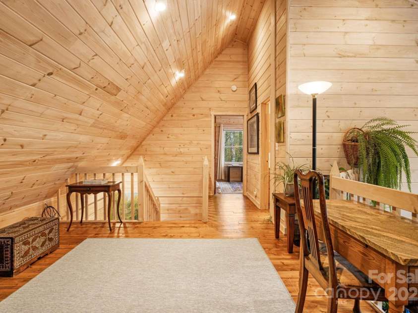 60 Laurel Lane, Mars Hill, NC 28754.  MLS# CAR4256396, YatesRealty ID 14054. Loft.