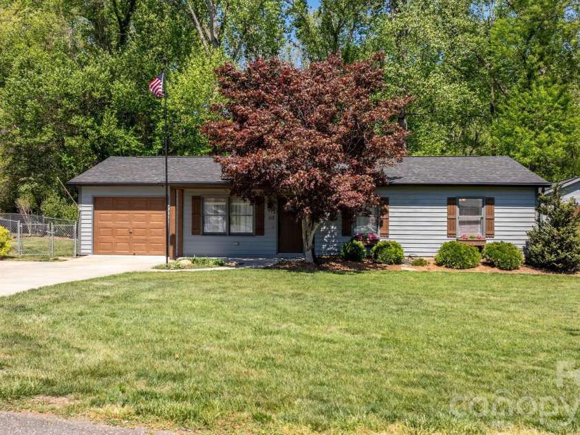 113 Foxfire Drive, Morganton, NC 28655.  MLS# CAR4370061, YatesRealty ID 14055. 