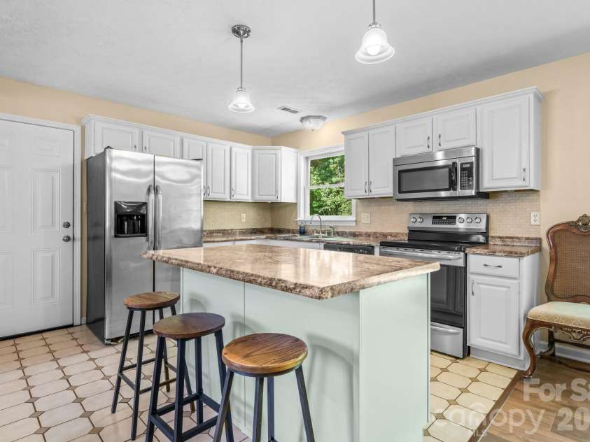 113 Foxfire Drive, Morganton, NC 28655.  MLS# CAR4370061, YatesRealty ID 14055. 