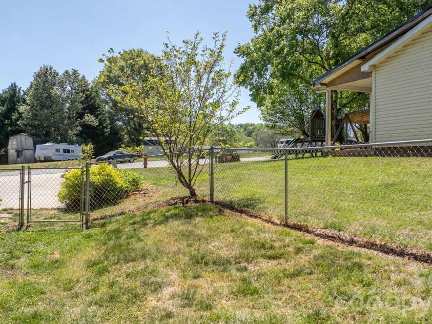 113 Foxfire Drive, Morganton, NC 28655.  MLS# CAR4370061, YatesRealty ID 14055. 