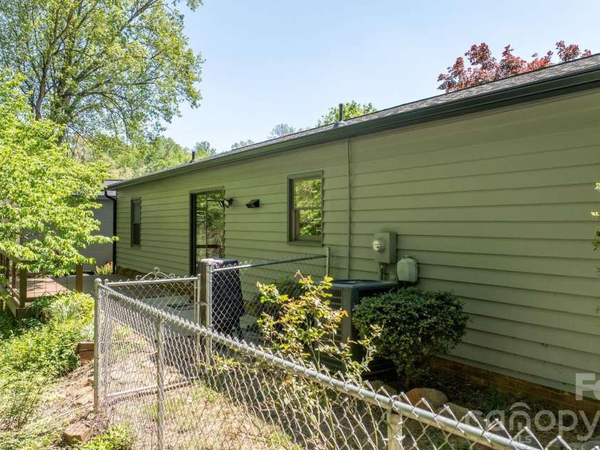 113 Foxfire Drive, Morganton, NC 28655.  MLS# CAR4370061, YatesRealty ID 14055. 
