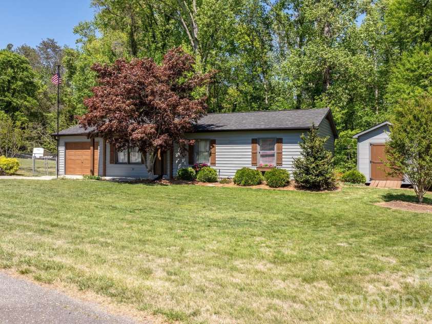 113 Foxfire Drive, Morganton, NC 28655.  MLS# CAR4370061, YatesRealty ID 14055. 