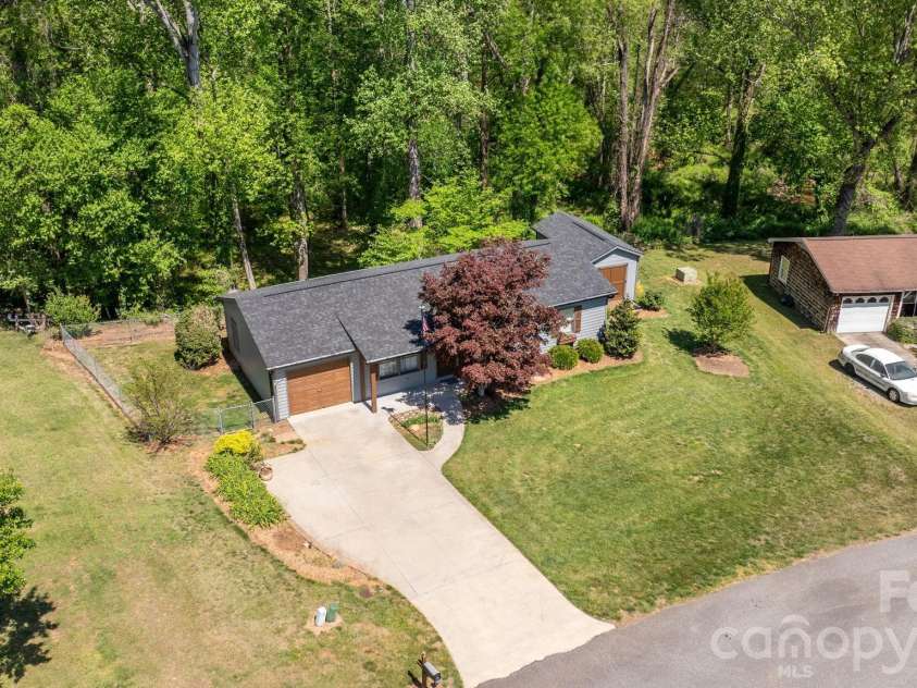 113 Foxfire Drive, Morganton, NC 28655.  MLS# CAR4370061, YatesRealty ID 14055. 