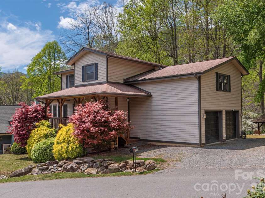 129 Valley Creek Drive, Maggie Valley, NC 28751.  MLS# CAR4363296, YatesRealty ID 14056. 