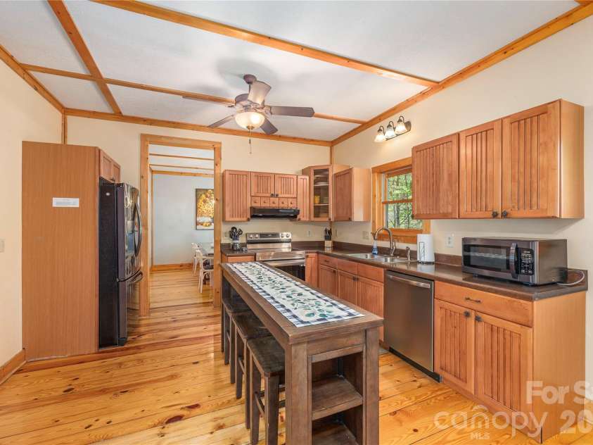 129 Valley Creek Drive, Maggie Valley, NC 28751.  MLS# CAR4363296, YatesRealty ID 14056. 