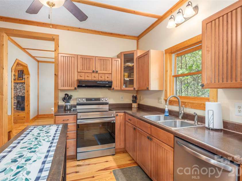 129 Valley Creek Drive, Maggie Valley, NC 28751.  MLS# CAR4363296, YatesRealty ID 14056. 