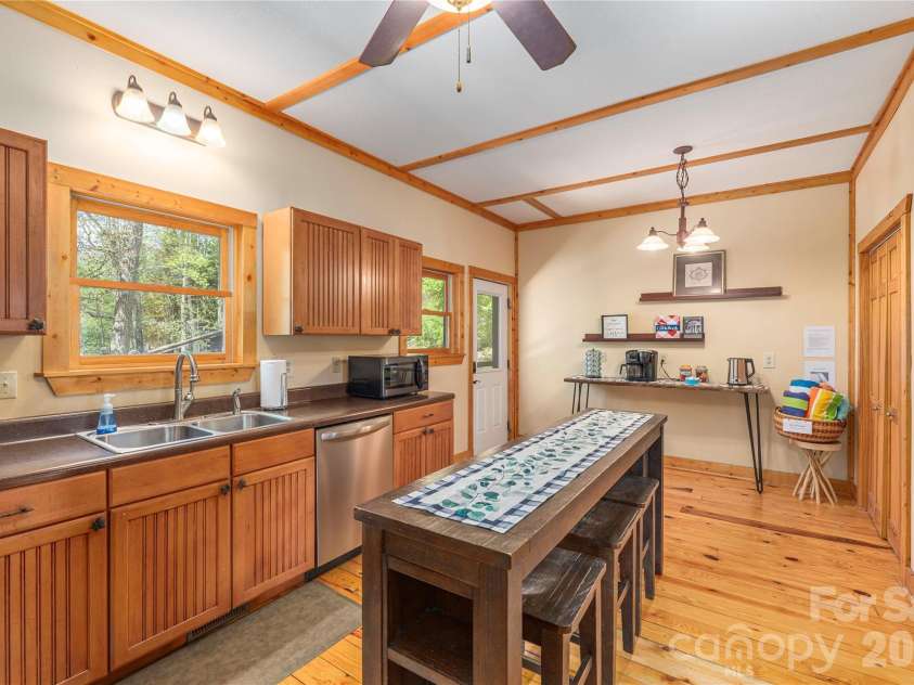 129 Valley Creek Drive, Maggie Valley, NC 28751.  MLS# CAR4363296, YatesRealty ID 14056. 