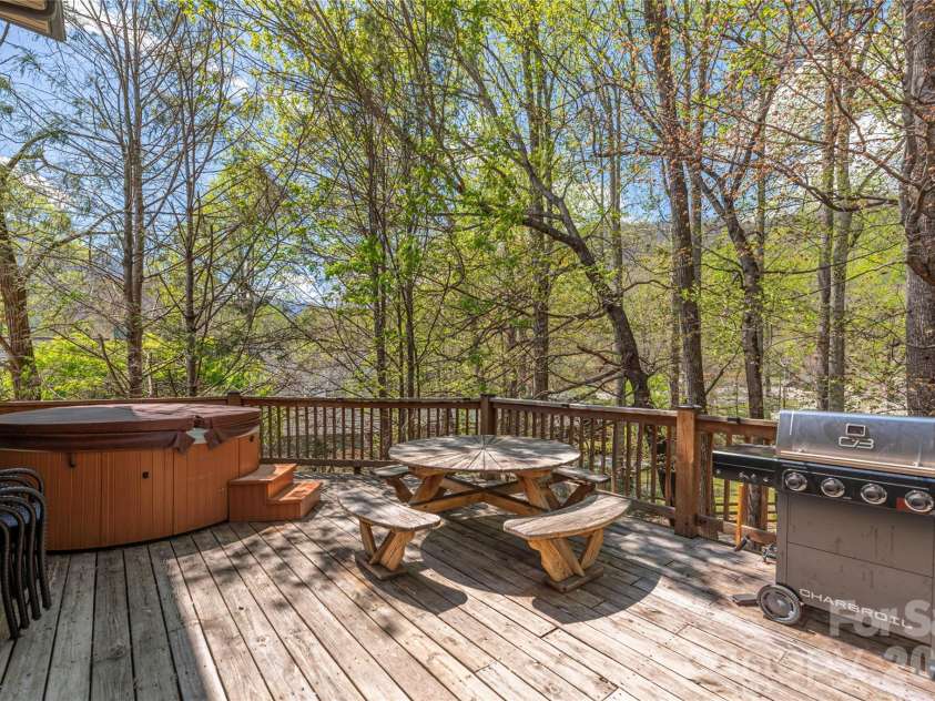 129 Valley Creek Drive, Maggie Valley, NC 28751.  MLS# CAR4363296, YatesRealty ID 14056. 