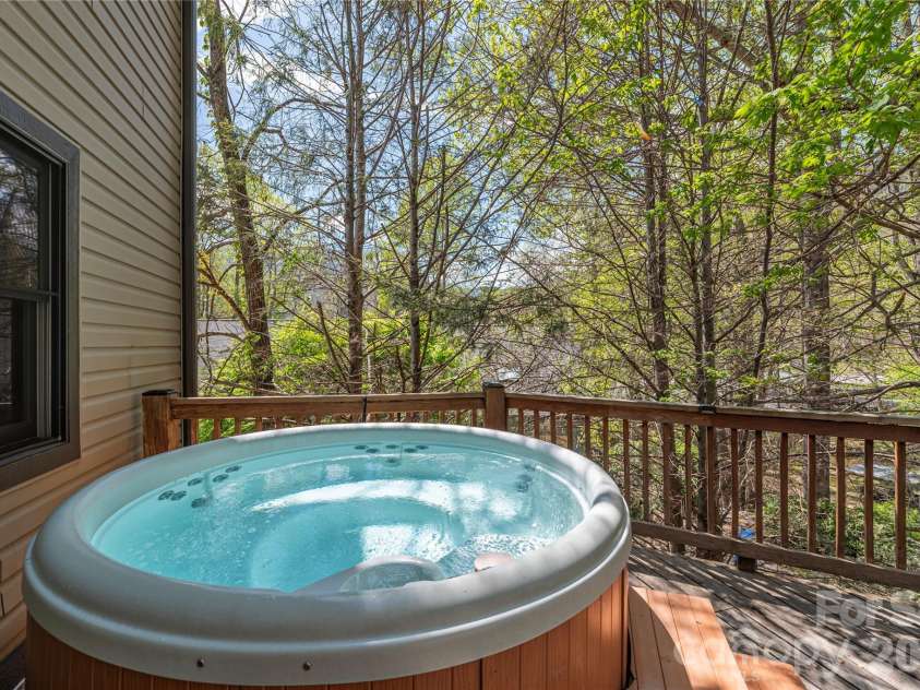 129 Valley Creek Drive, Maggie Valley, NC 28751.  MLS# CAR4363296, YatesRealty ID 14056. 