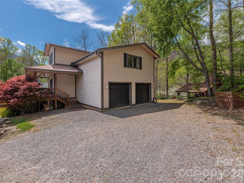129 Valley Creek Drive, Maggie Valley, NC 28751.  MLS# CAR4363296, YatesRealty ID 14056. 