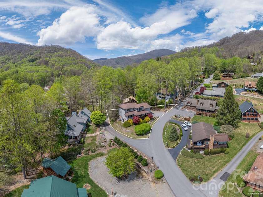 129 Valley Creek Drive, Maggie Valley, NC 28751.  MLS# CAR4363296, YatesRealty ID 14056. 