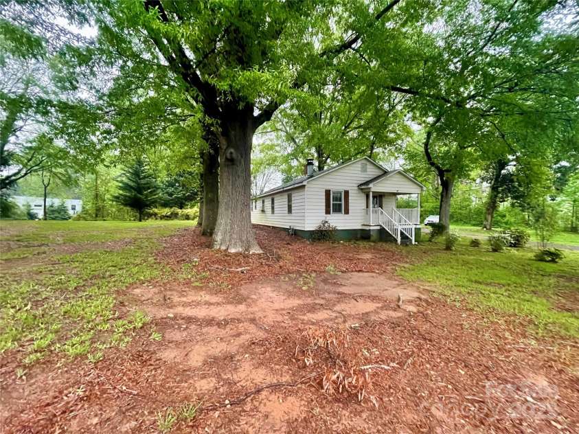 14600 GLENDALE Drive, Huntersville, NC 28078.  MLS# CAR4245895, YatesRealty ID 14056. Front Left Angle