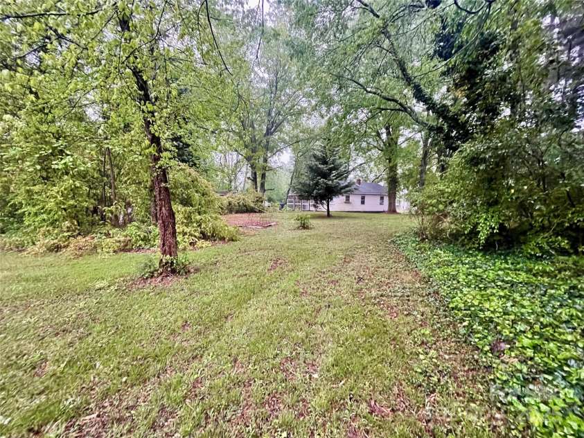 14600 GLENDALE Drive, Huntersville, NC 28078.  MLS# CAR4245895, YatesRealty ID 14056. Large back Yard!