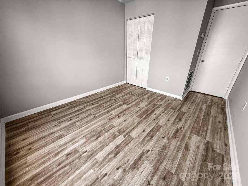 4824 Spring Lake Drive, Charlotte, NC 28212.  MLS# CAR4227161, YatesRealty ID 14058. 