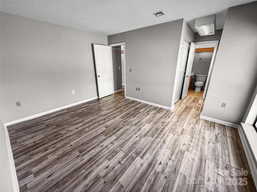 4824 Spring Lake Drive, Charlotte, NC 28212.  MLS# CAR4227161, YatesRealty ID 14058. 