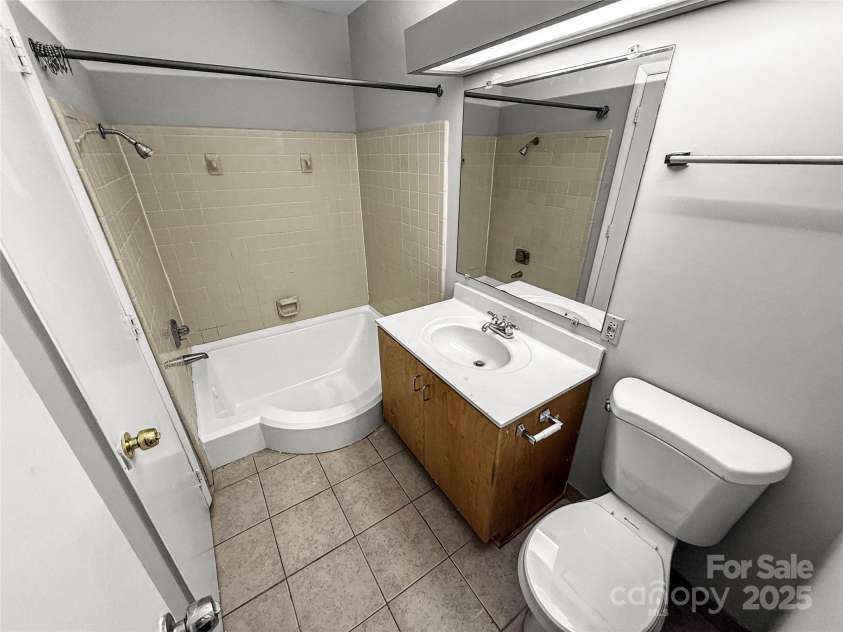 4824 Spring Lake Drive, Charlotte, NC 28212.  MLS# CAR4227161, YatesRealty ID 14058. 