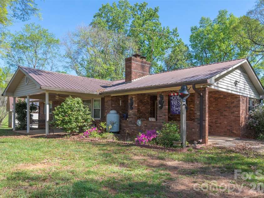 1336 Chinn Lane, Yadkinville, NC 27055.  MLS# CAR4369727, YatesRealty ID 14060. 